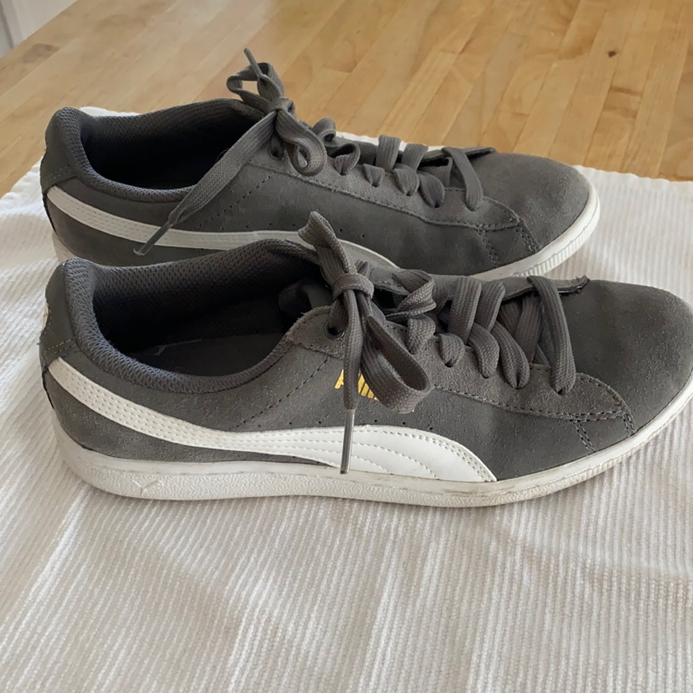 Women’s grey puma sneakers